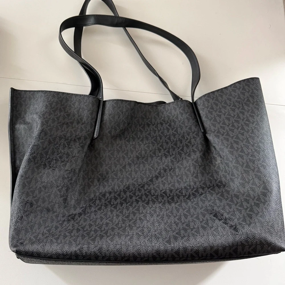 Michael Kors Emilia Large East West Bucket Tote Bag - Picture 5 of 9